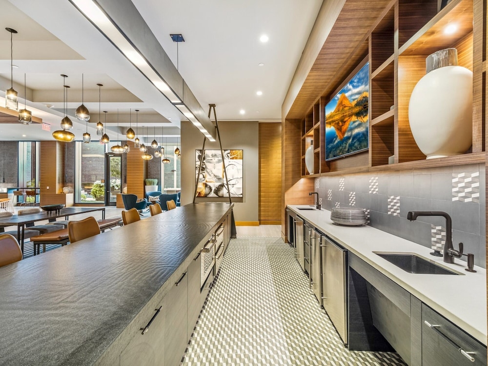 Global Luxury Suites at Reston Town Center 7/75