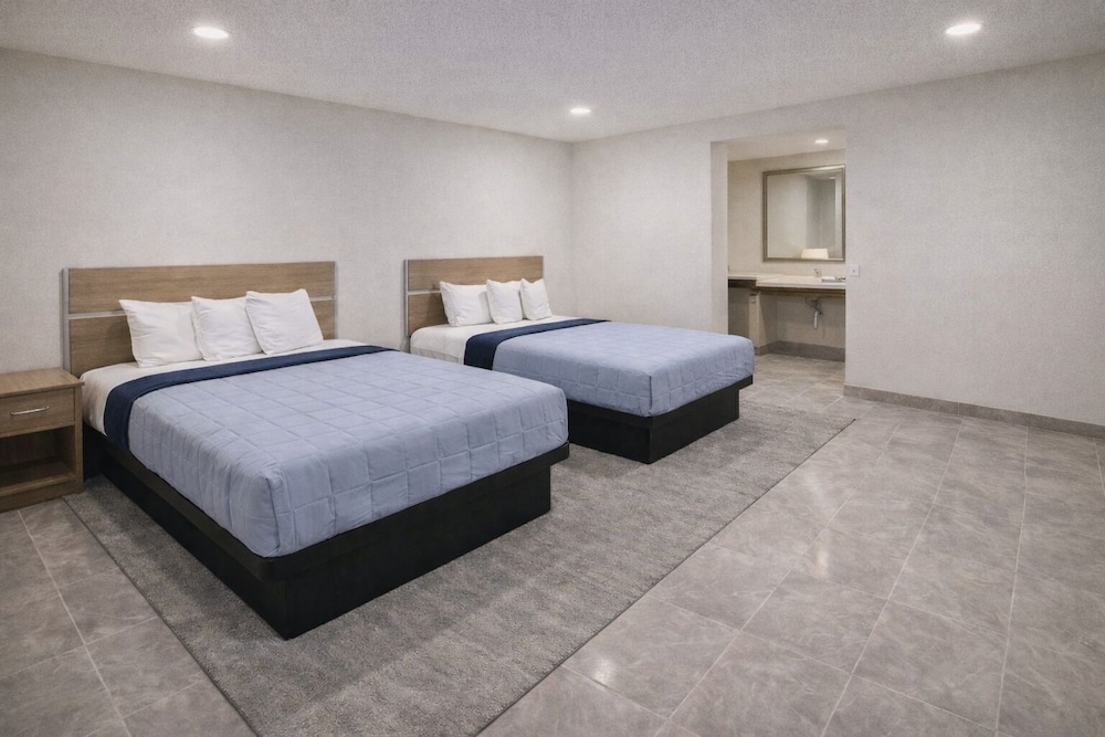 Super 8 by Wyndham Bakersfield CA 24/48