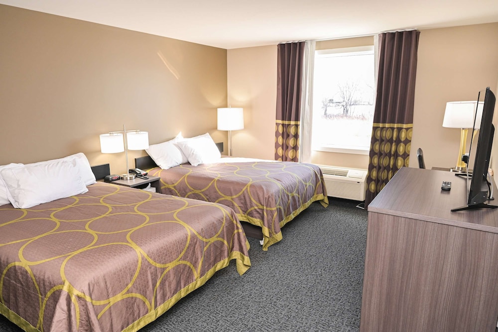 Super 8 by Wyndham Moosonee 13/50