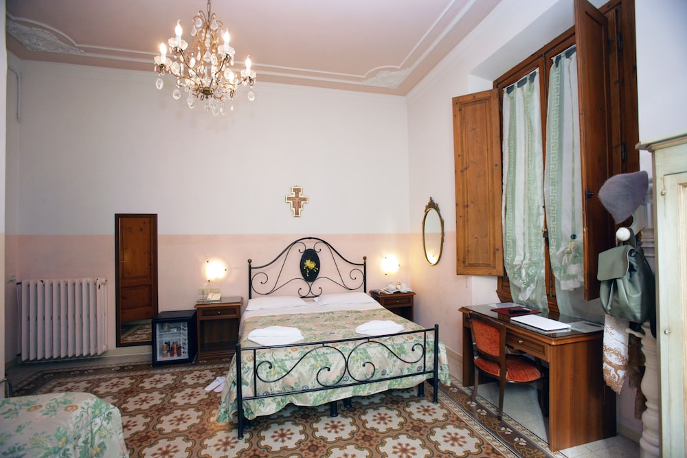 غرفة سوبيريور بسريرين منفصلين بشرفة، Hotel Desiree 2/4