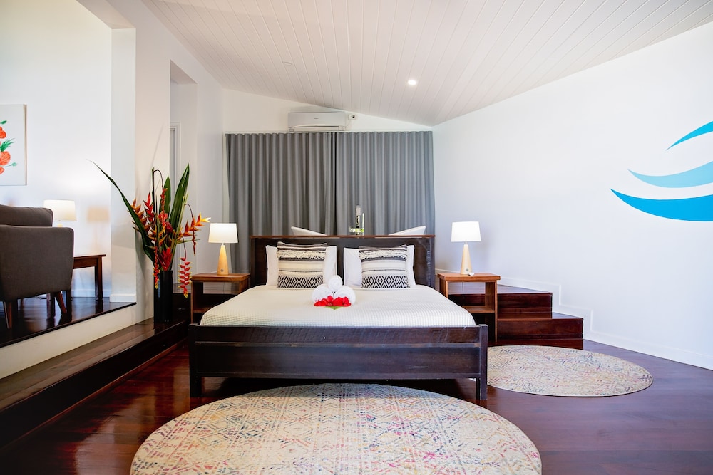 Superior, Suite, King Bed, Beach Front