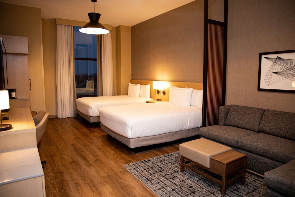 ROOM, 2 QUEEN BEDS, SOFA