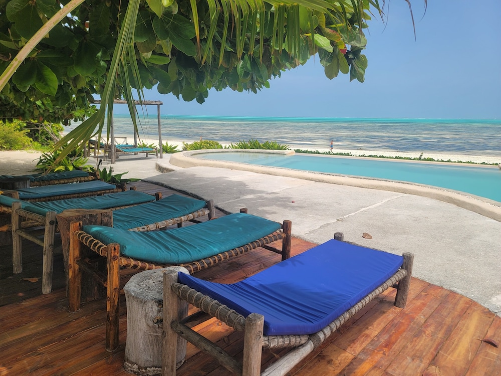 Driftwood Beach Lodge 26/48