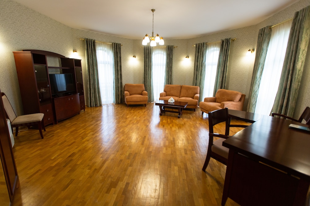 Latar Hotel Complex 45/67