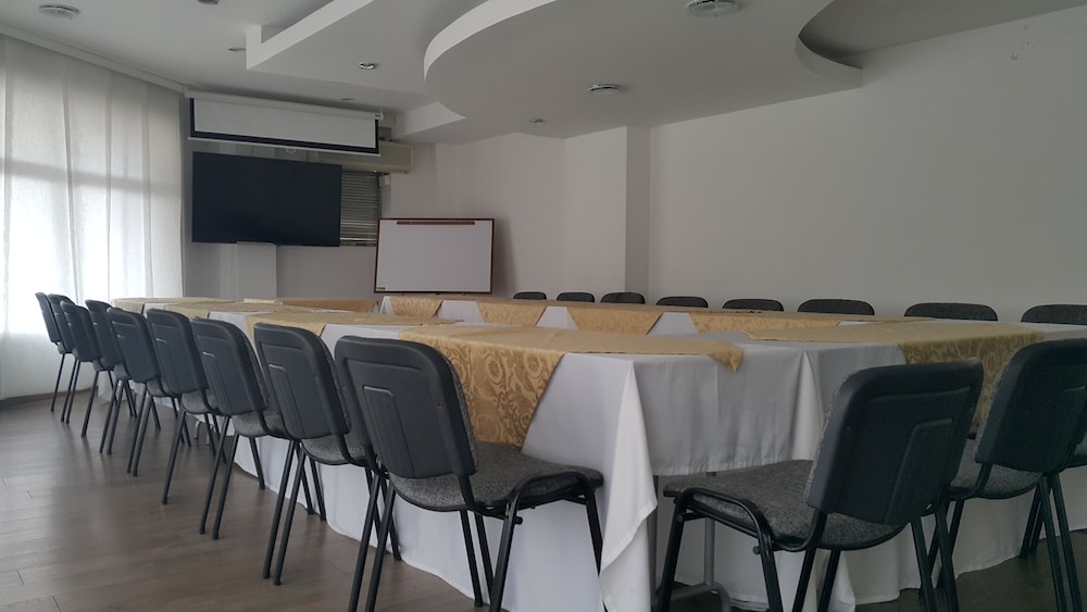 Hotel Bolivar Plaza 58/61