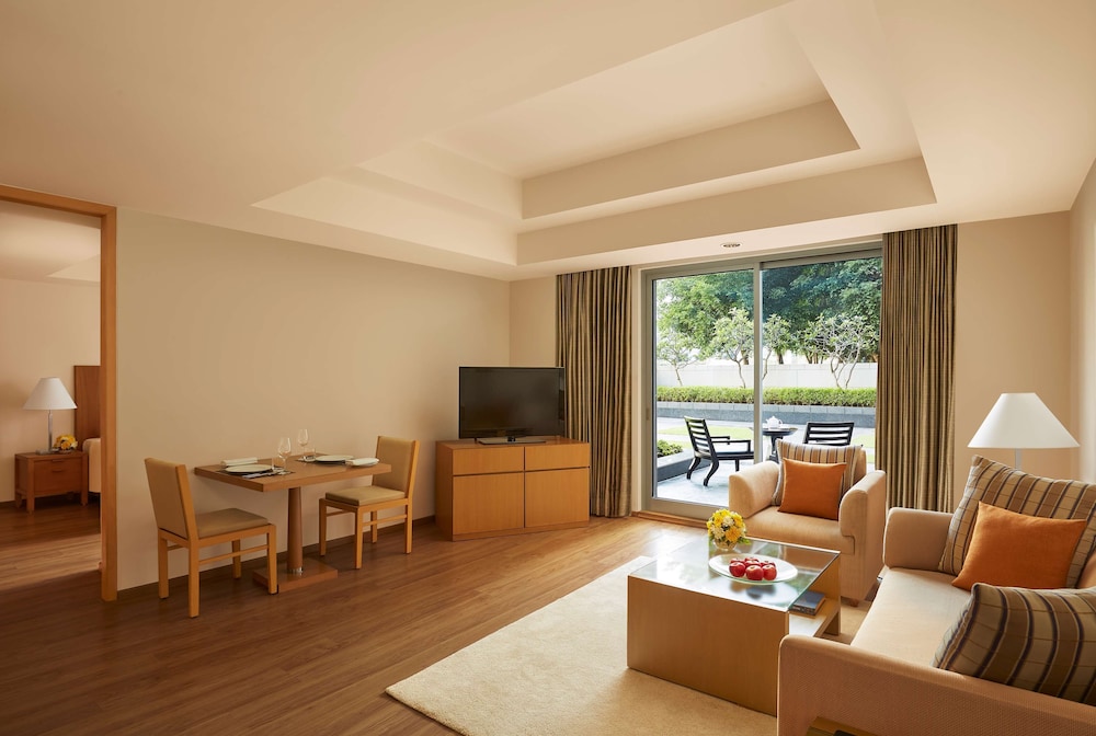 Grand Hyatt Mumbai Hotel and Residences 46/75