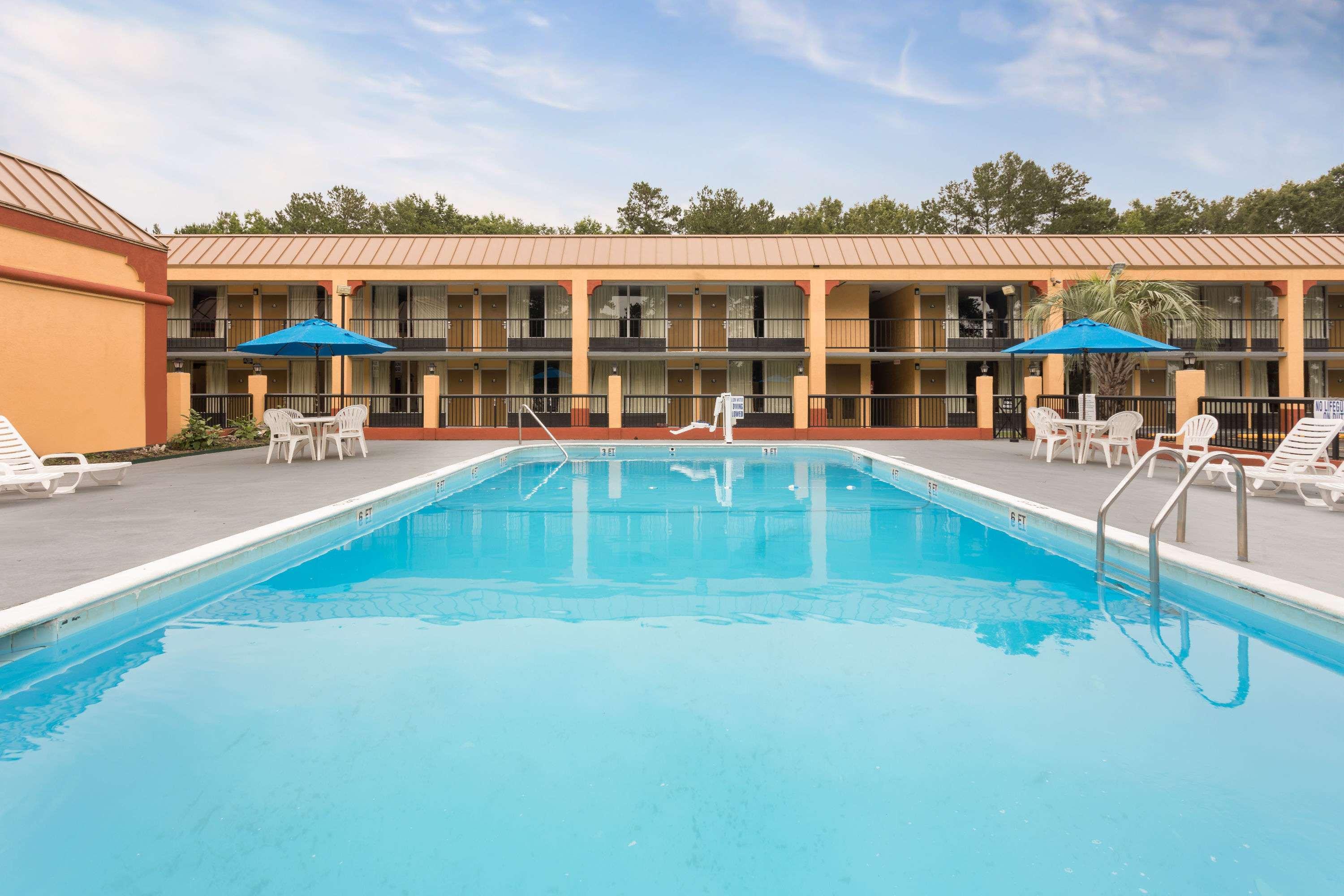 Days Inn By Wyndham Orangeburg South 8/17