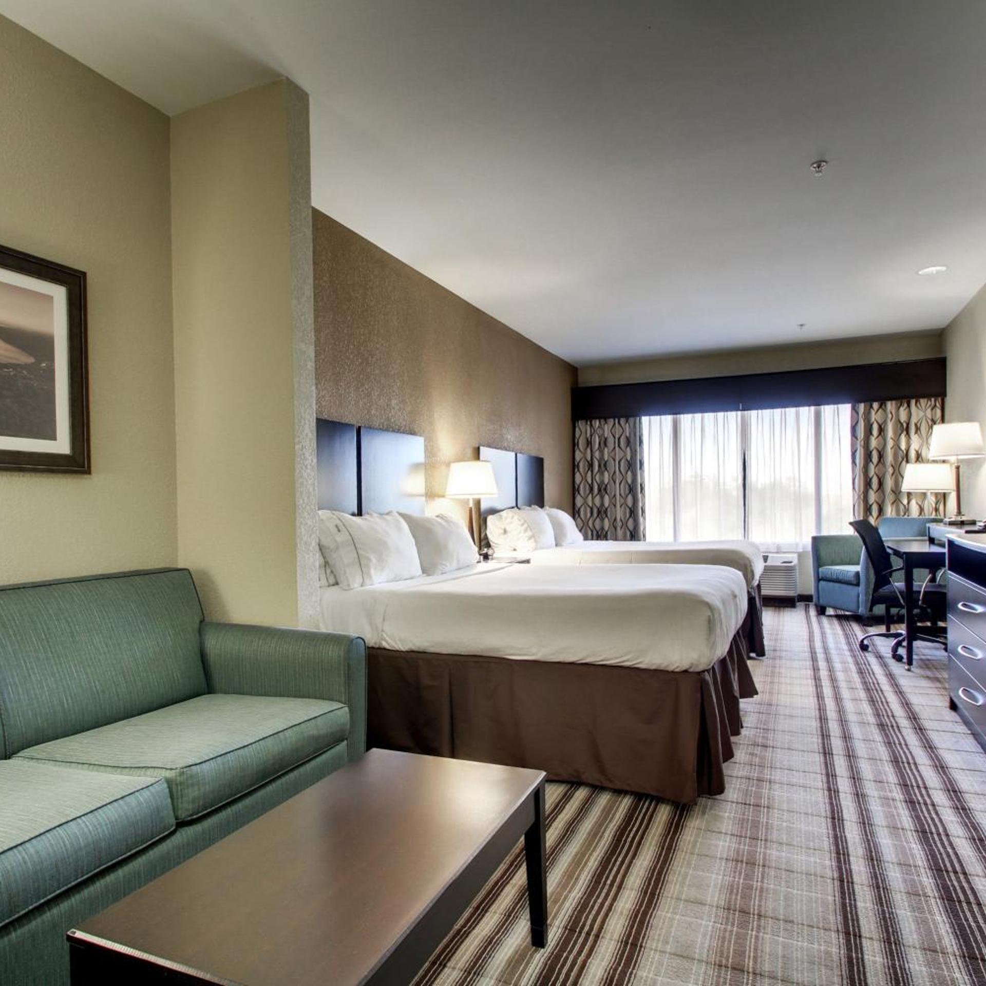 Studio, Queen Bed, Accessible