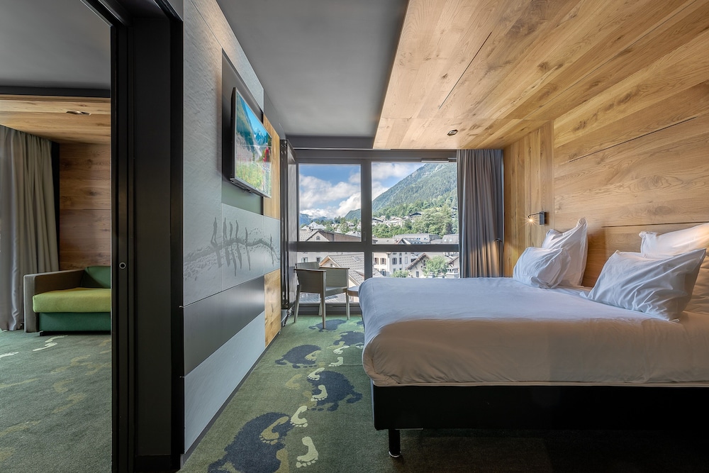 Suite, Queen Bed, Mont Blanc View, Sofa, Balcony