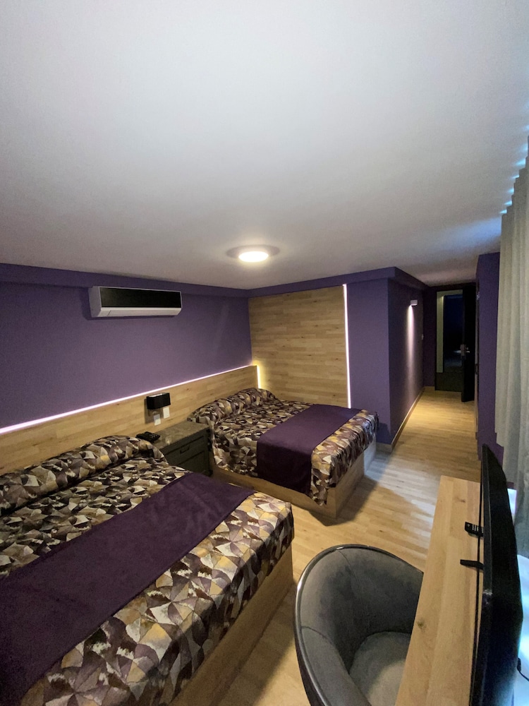 STUDIO, SUITE