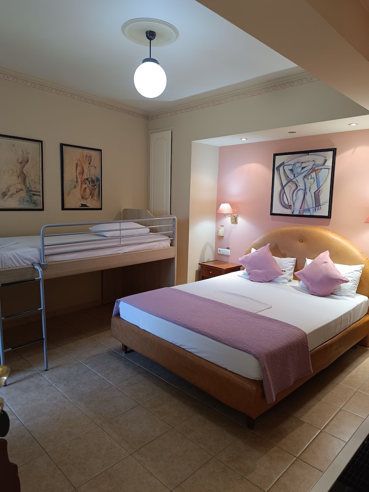 ROOM, TRIPLE