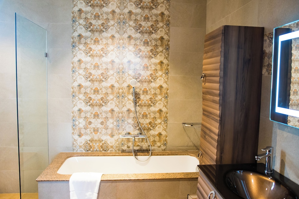 Lake Victoria Serena Golf Resort and Spa 68/69