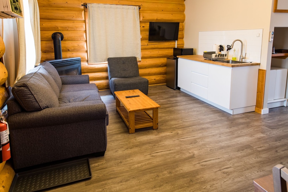 Glacier House Resort 32/36