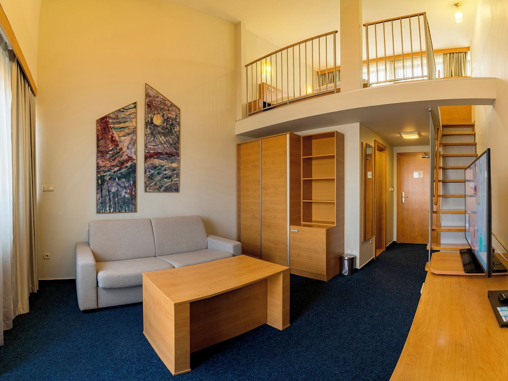 Hotel Aquacity Seasons 45/64