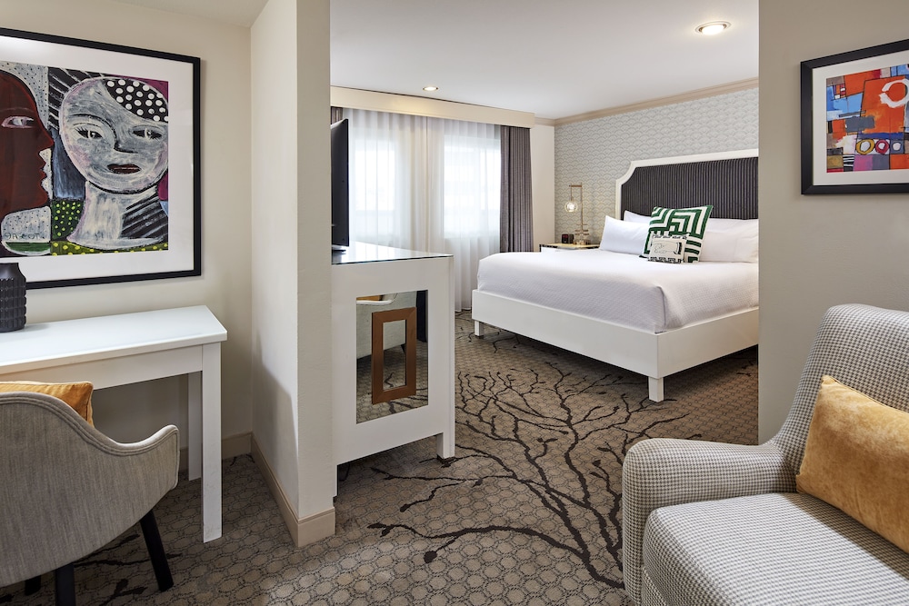 EXECUTIVE, KING BED