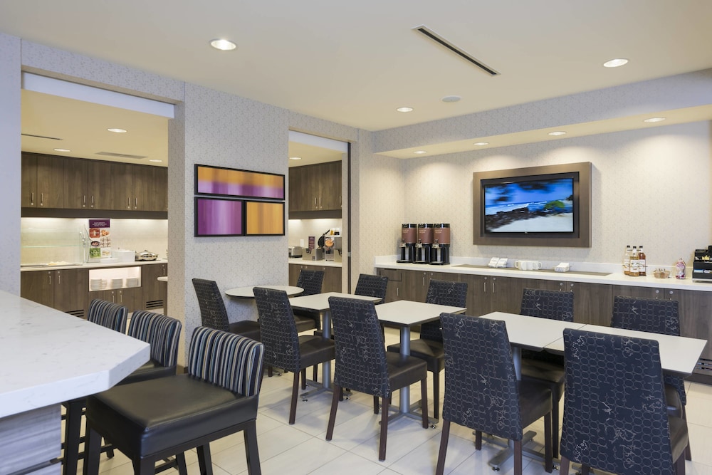 Residence Inn Milwaukee West 33/34