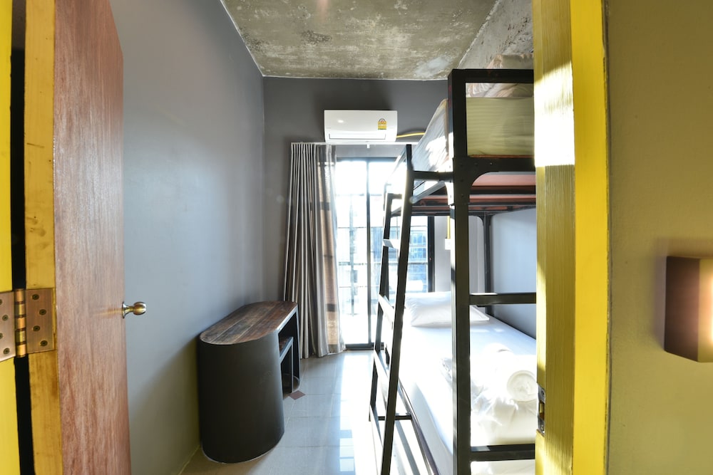 248 Street Hostel 27/50