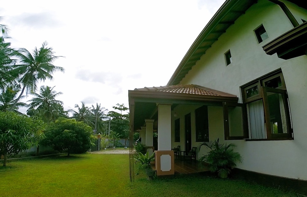 Airport Villa 48/57