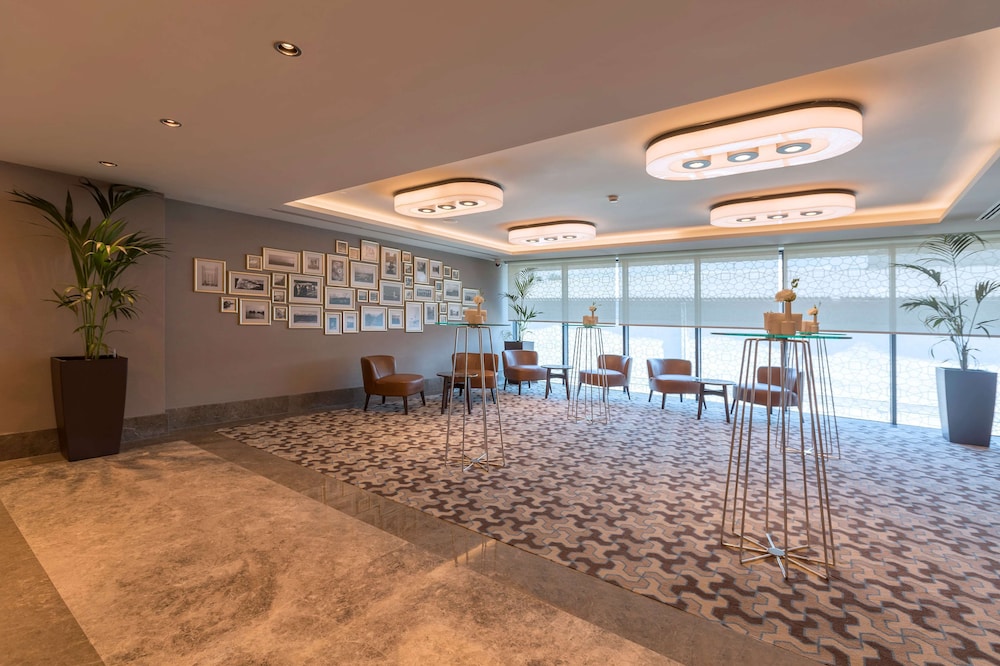 Golden Tulip Istanbul Bayrampasa 6/50