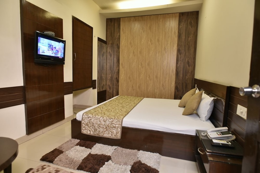 Jullundur Hotel 17/49