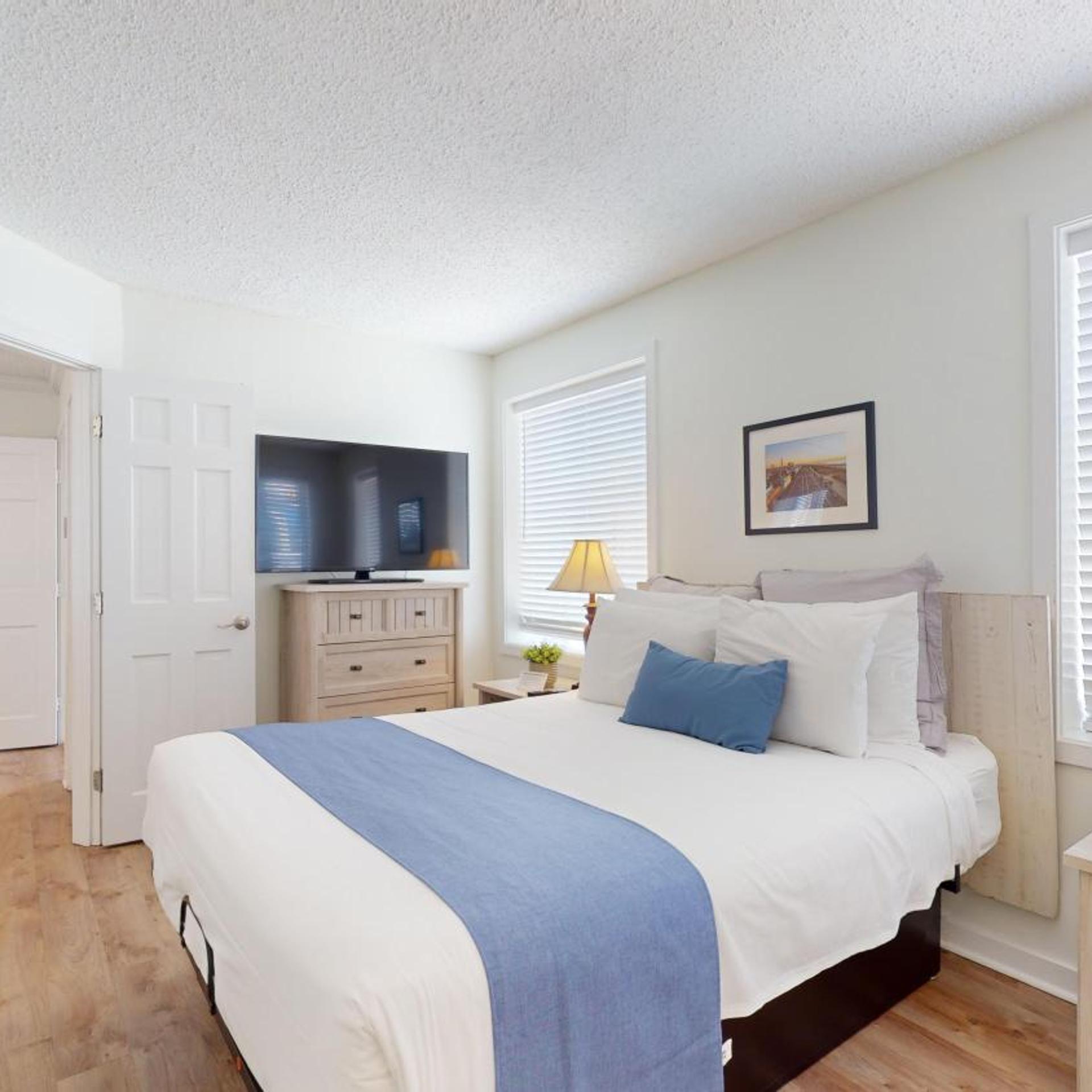 Lower, Suite, King Bed