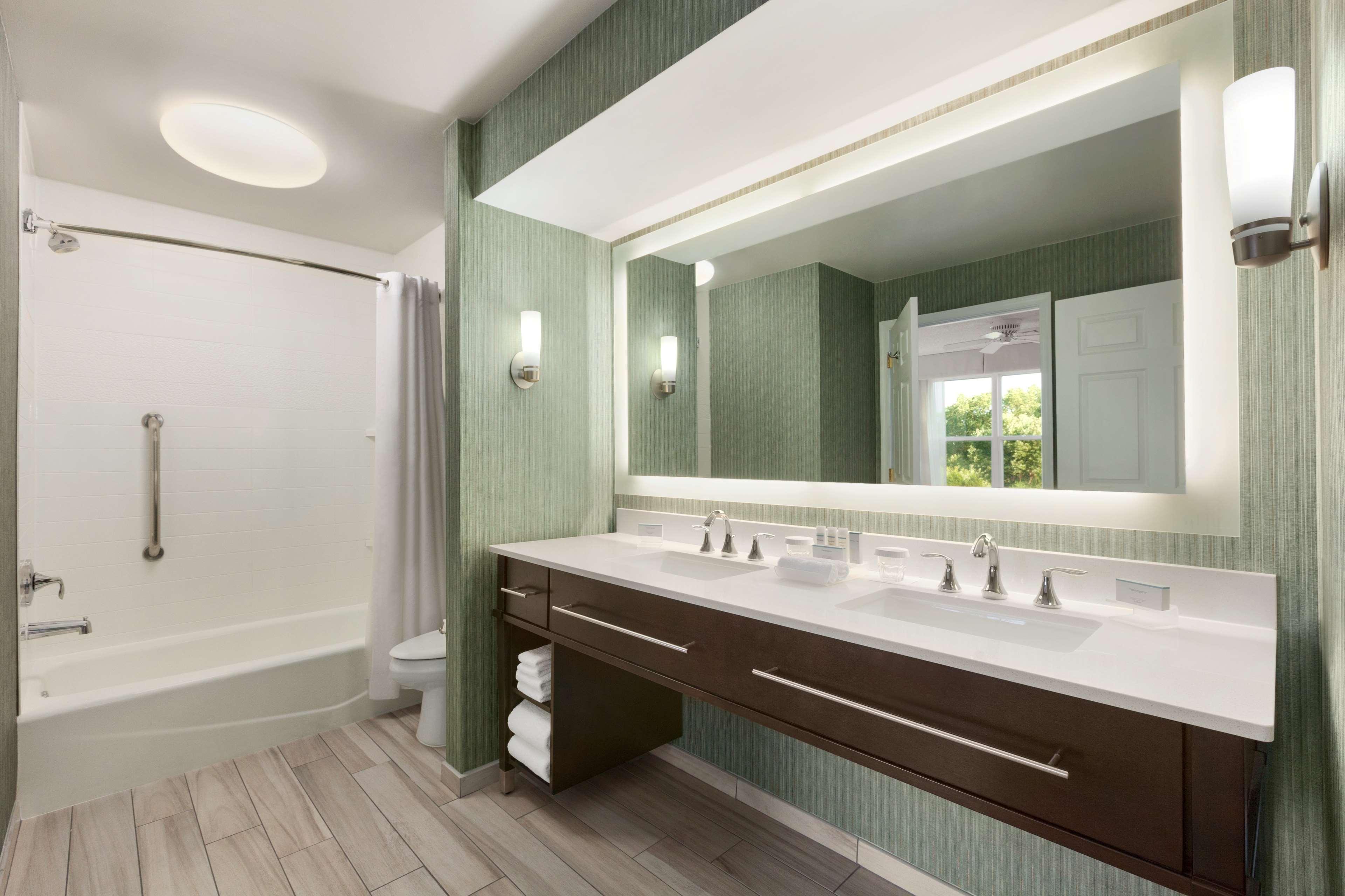 2 Bedrooms, Suite, 2 Double Beds, King Bed, 2 Bathrooms