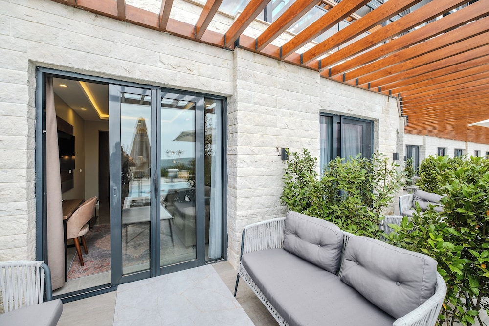 Montenegro Lodge 29/50