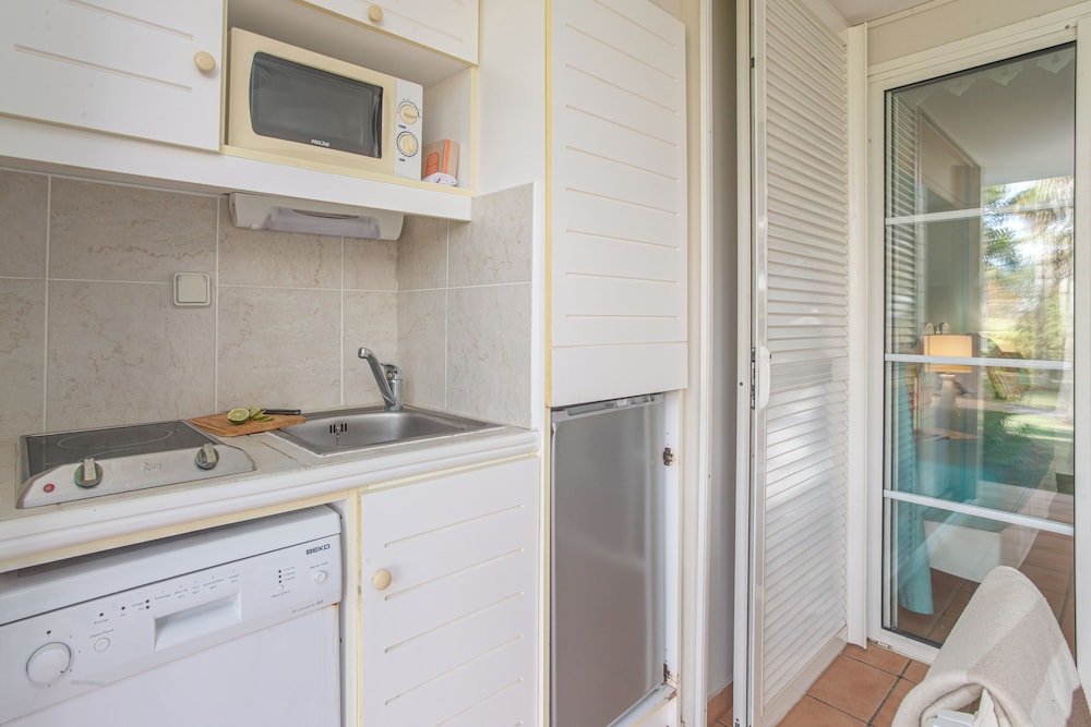 استوديو بفراش فوتون وسريرين منفصلين بإطلالة على البحر بشرفة، Pierre Vacances Holiday Village Sainte Luce 8/9