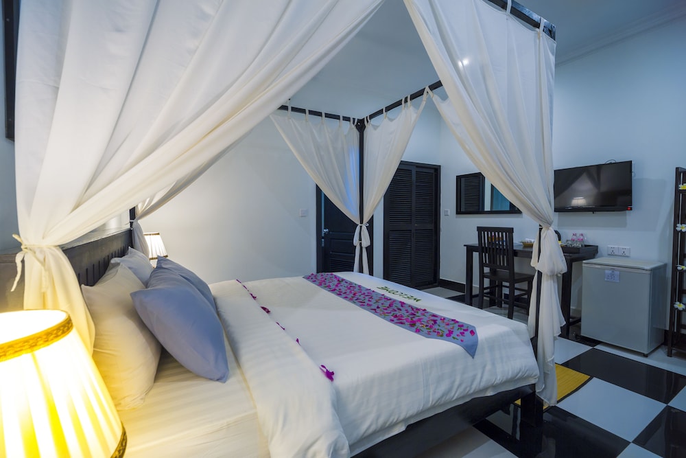 DELUXE, SUITE, POOL VIEW