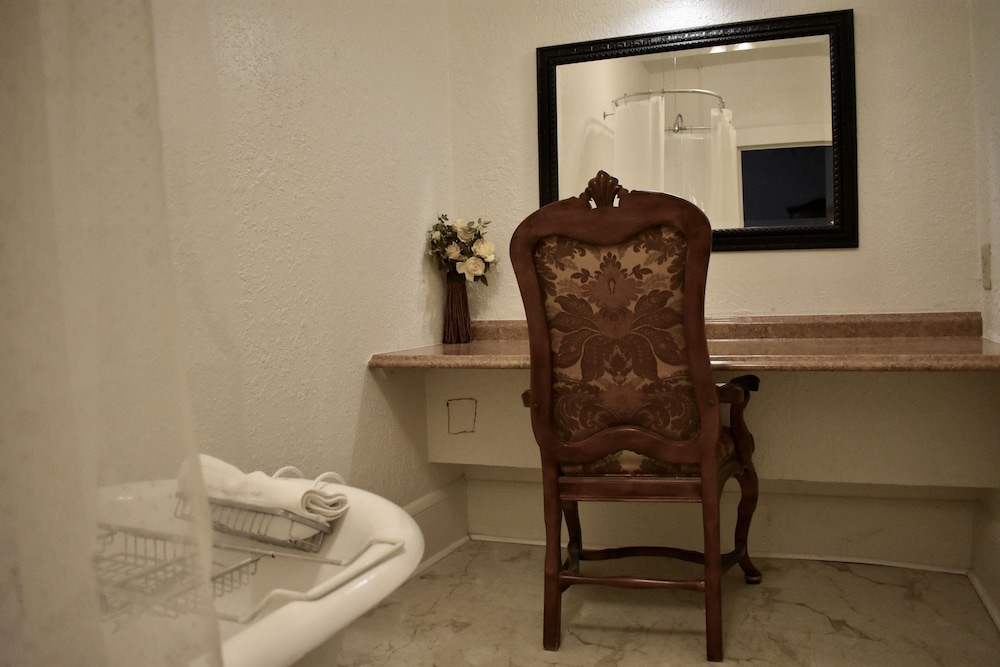 The DeLand Hotel 38/47
