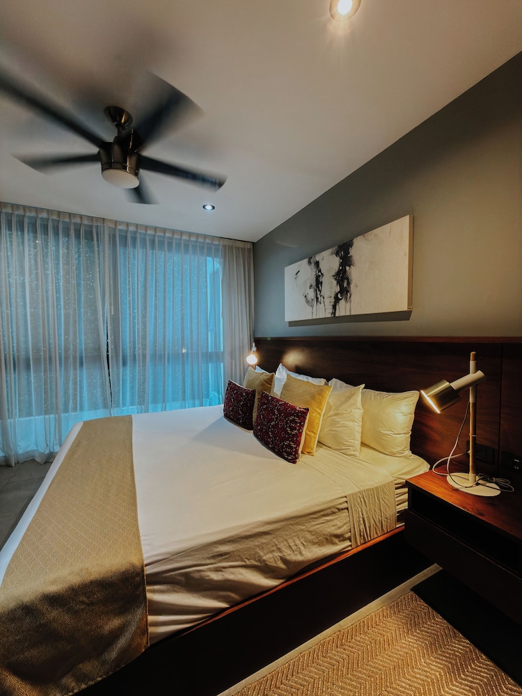 SUPERIOR, APARTMENT, KING BED, SOFA