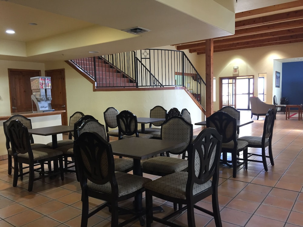 Days Inn & Suites By Wyndham Lordsburg 15/17