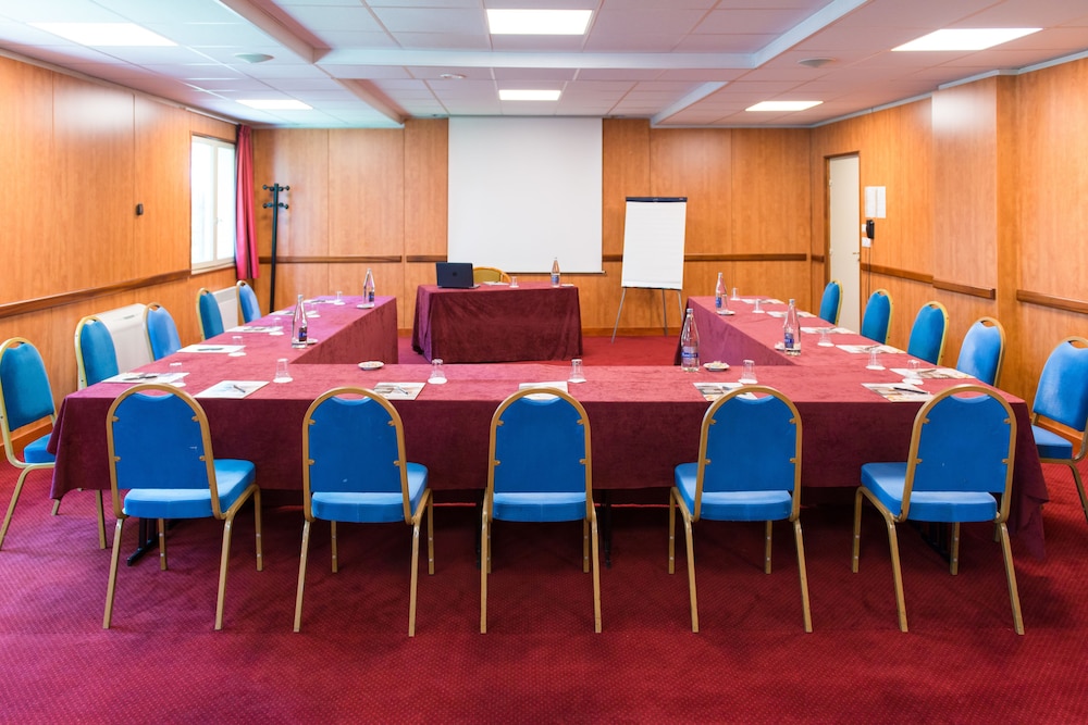 BRIT HOTEL NANTES VIGNEUX – L’ATLANTEL 36/49