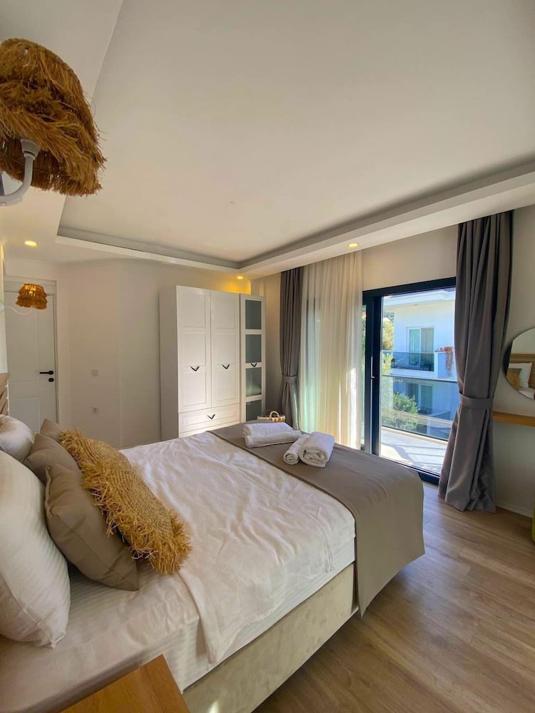 Marla Suite 18/50