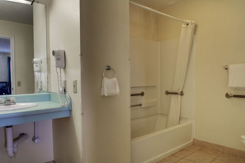 Key West Inn Cookeville 18/27