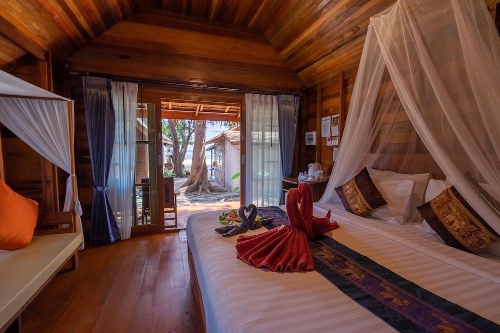 Lipe Beach Resort 24/50