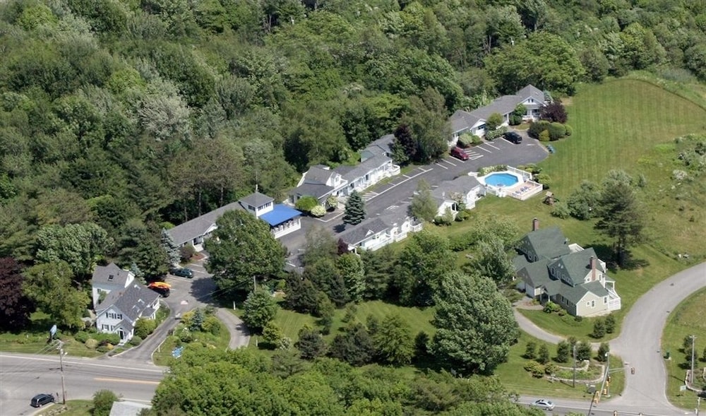 Glen Cove Inn and Suites 32/50
