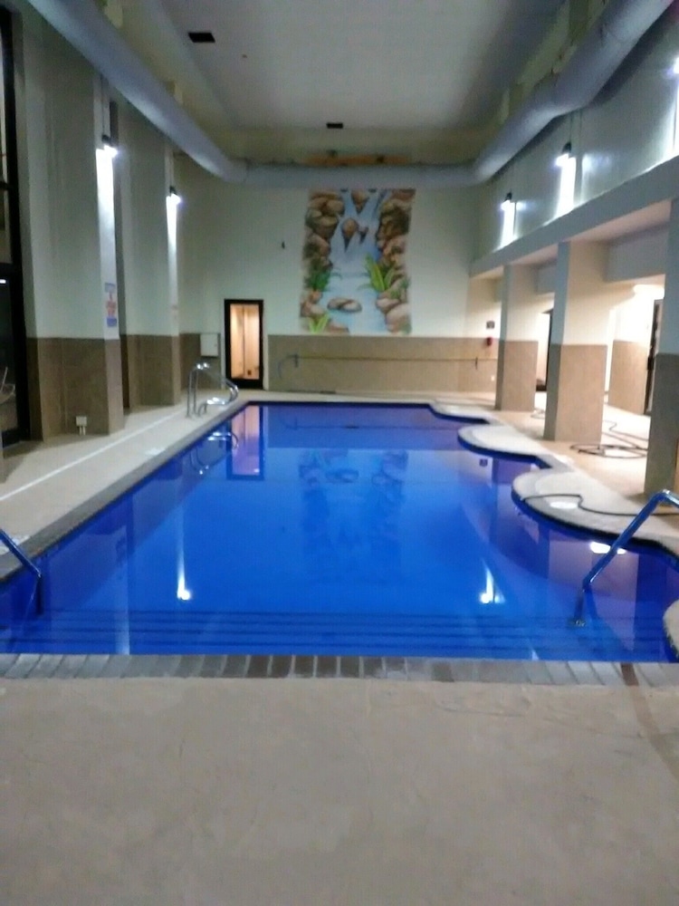 Grand Plaza Hotel 5/34