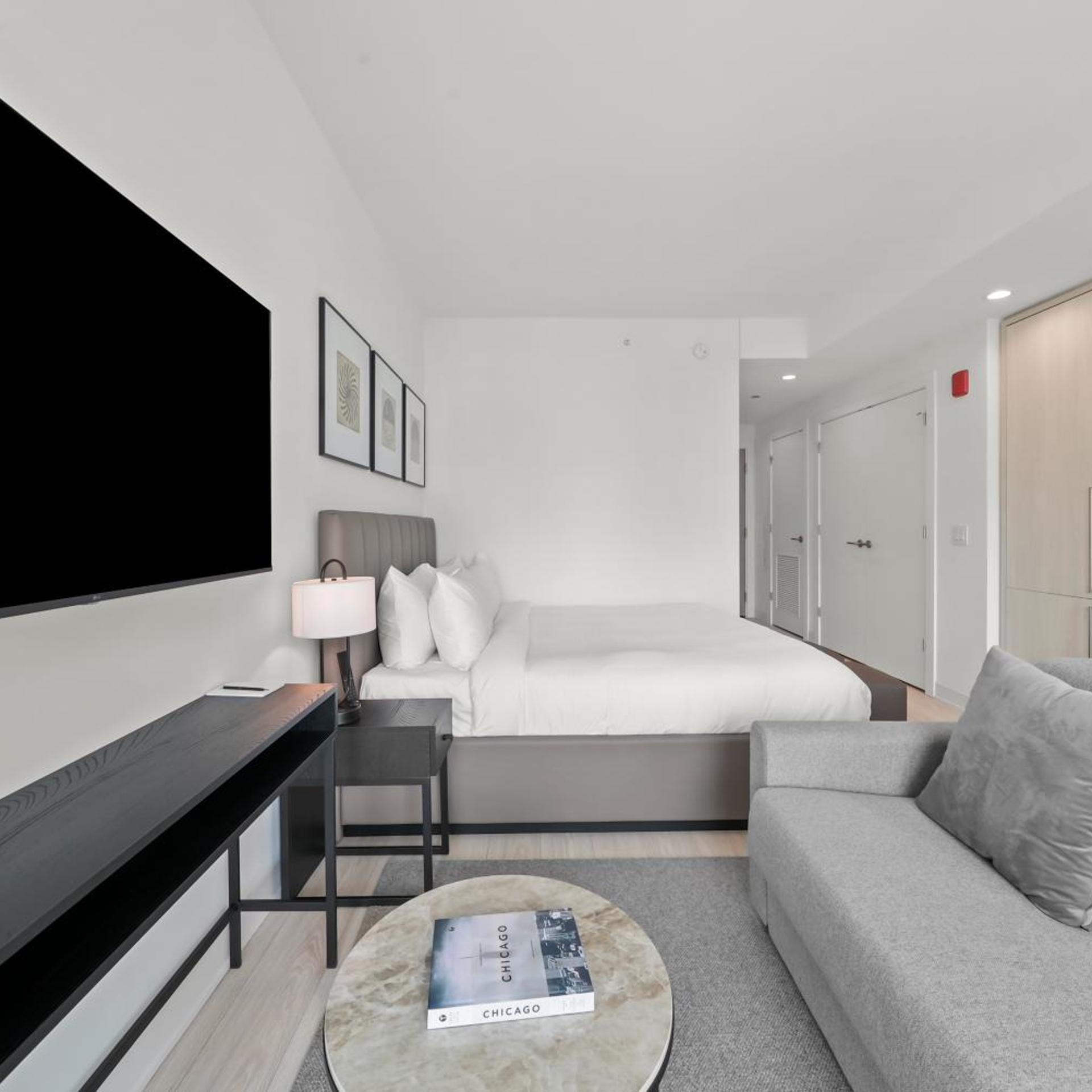 Studio, Suite, Level Chicago Fulton Market 3/5