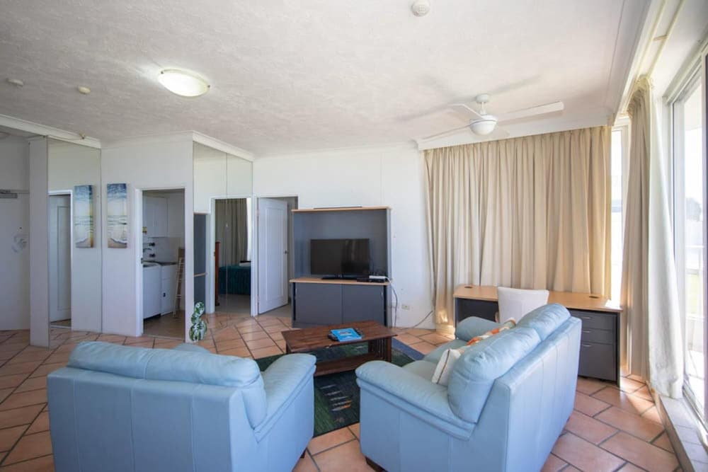BEACHSIDE TOWER 37/64