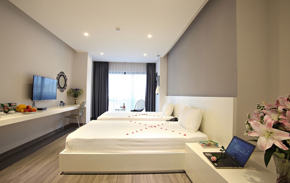Ping Hotel Hanoi 10/66