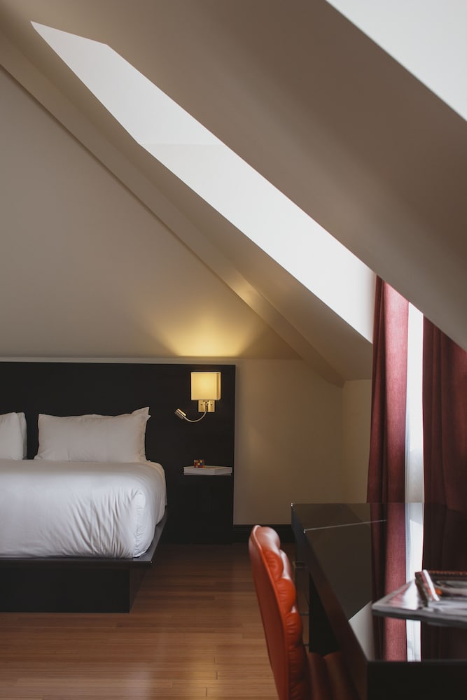 Le Petit Hotel 9/58