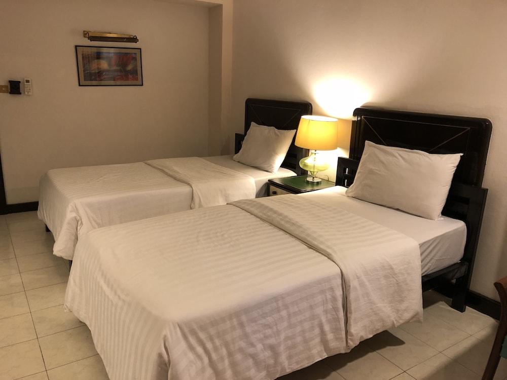 S.C. Heritage Hotel 14/43