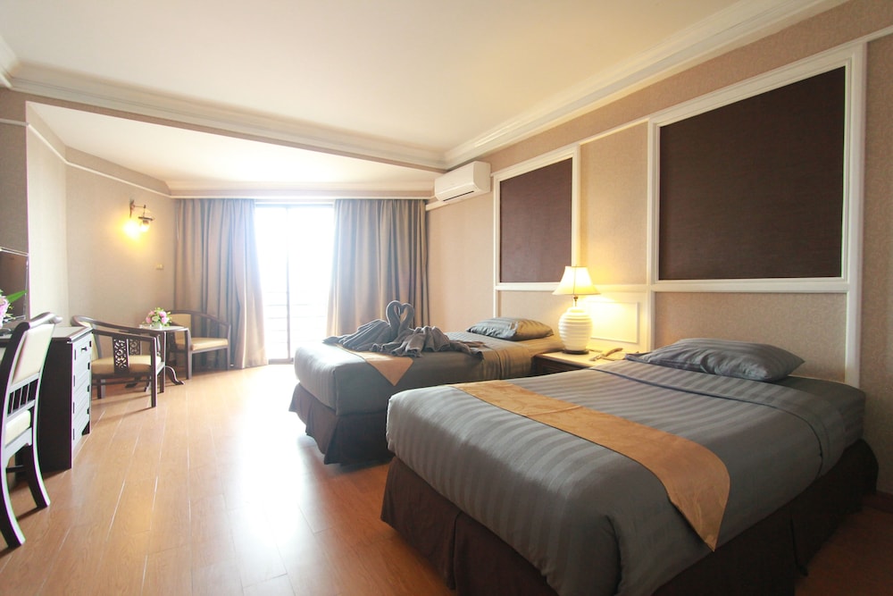 First Pacific Cirrus Hotel 16/50
