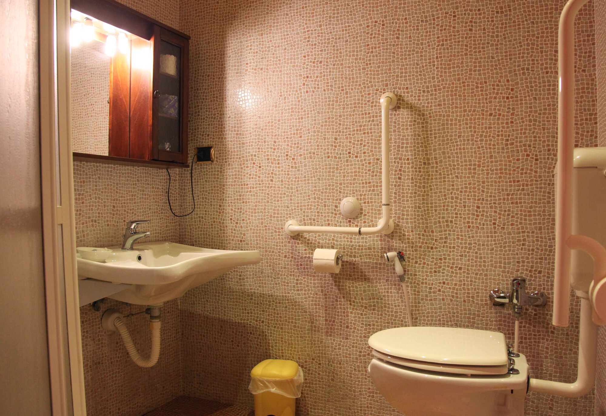 ROOM, TRIPLE