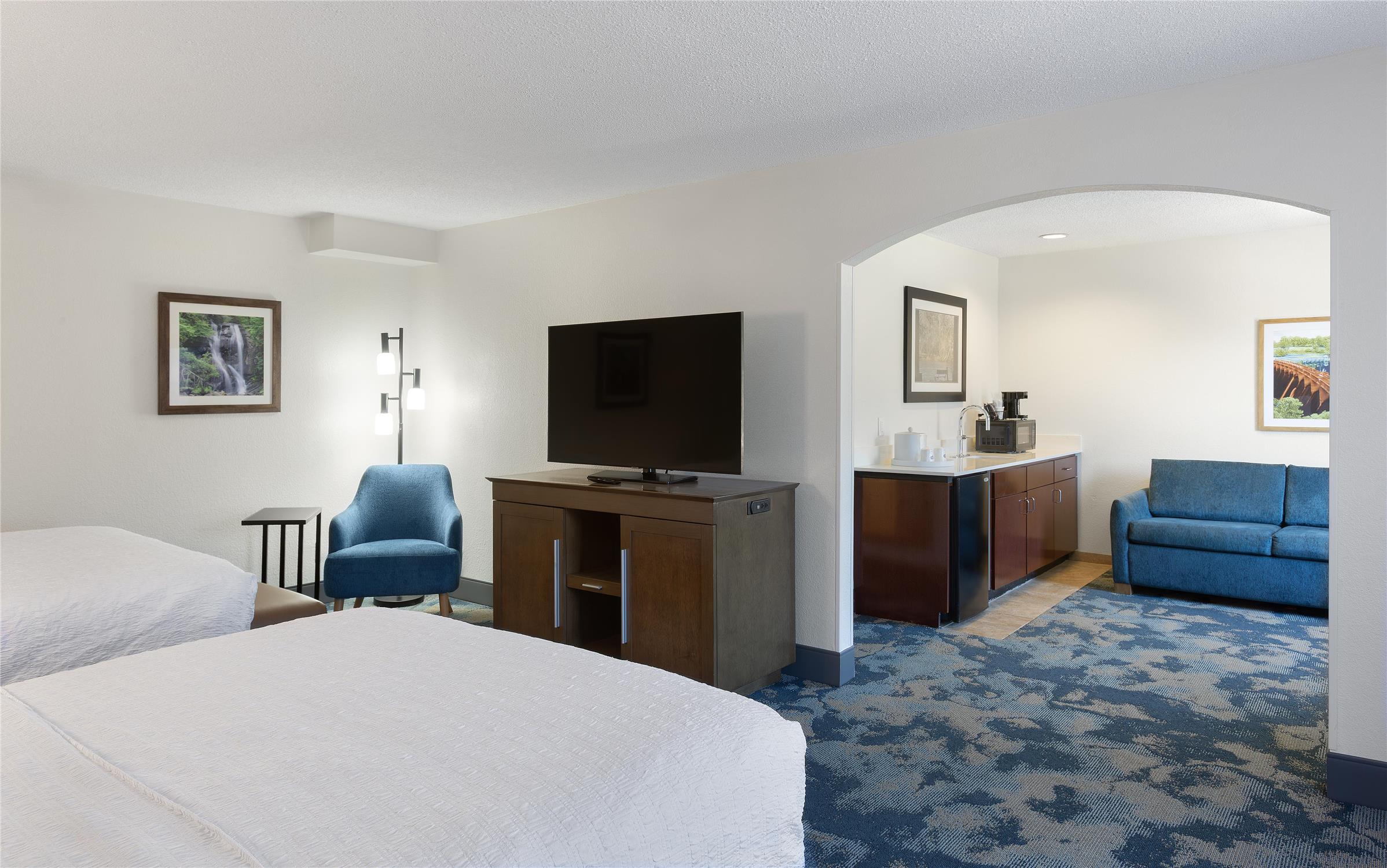 غرفة بسرير كينج بإطلالة على النهر، Hampton Inn Helen 2/2
