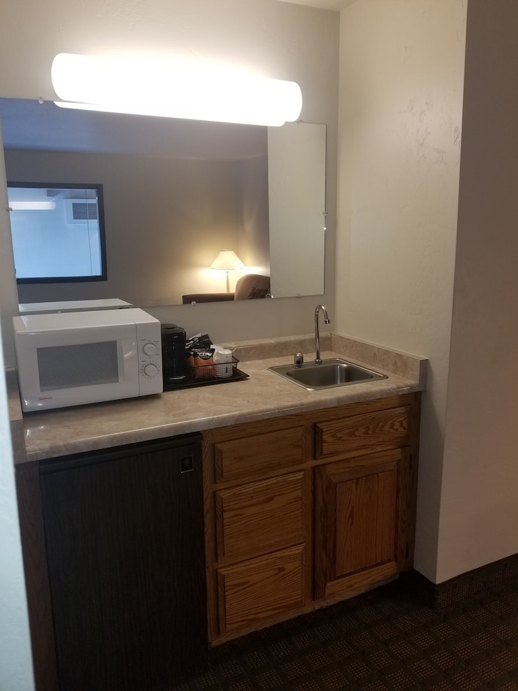 Super 8 By Wyndham Bend OR 4/50