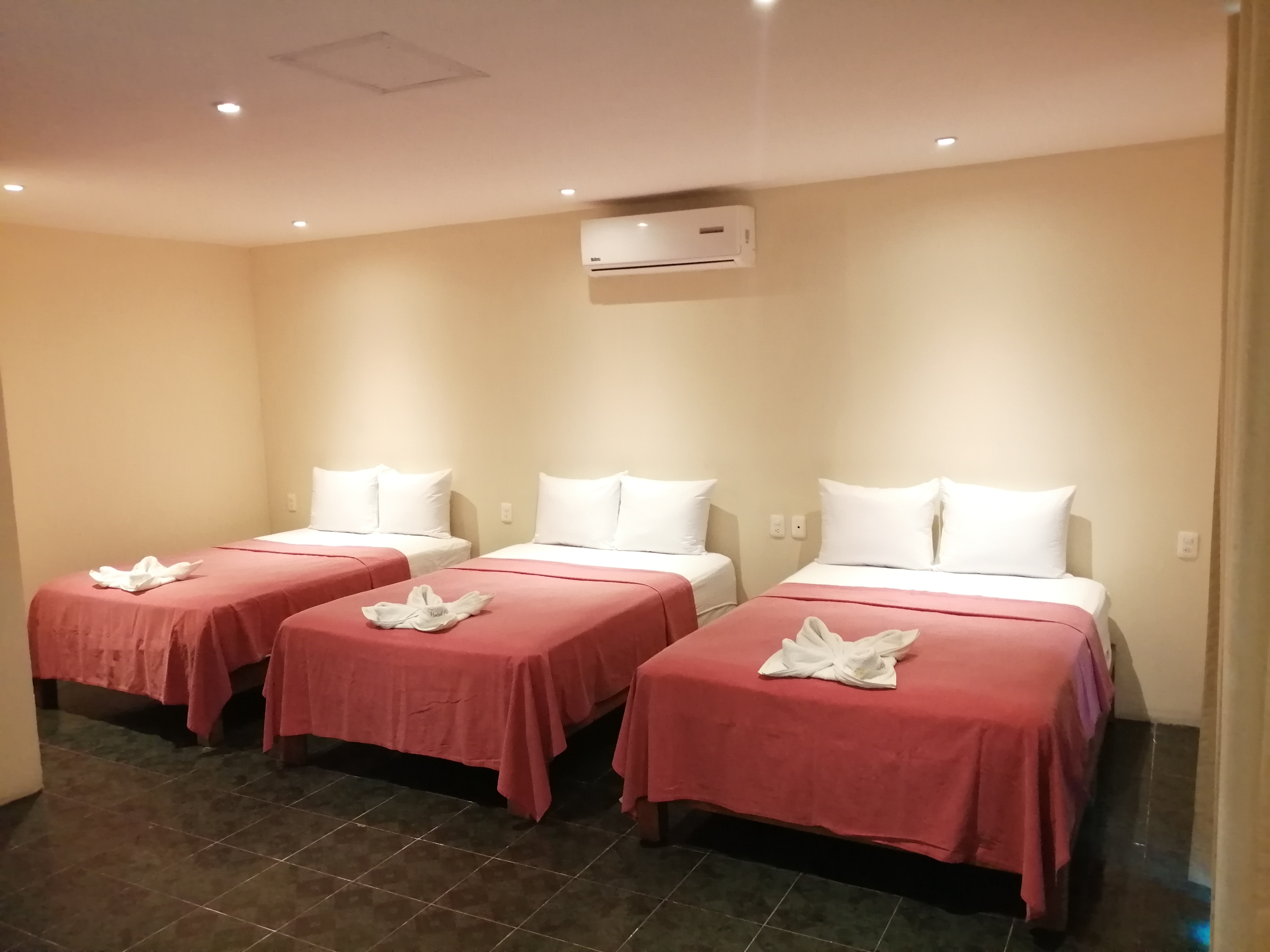 غرفة قياسية ثلاثية بسرير مزدوج، Hotel Ashly 3/7