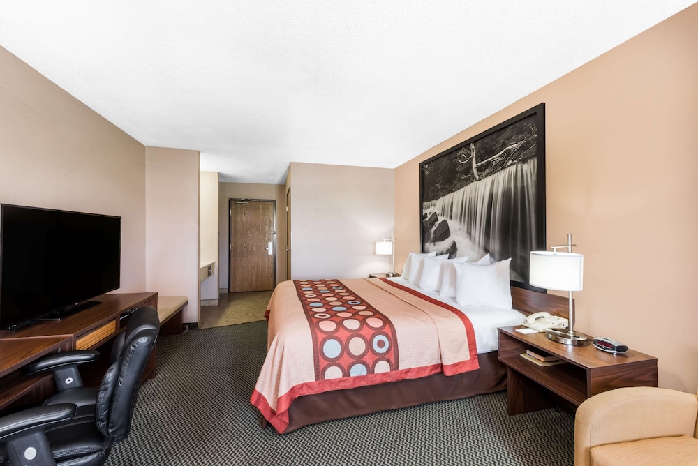 Super 8 by Wyndham Winfield/Quail Ridge Area 5/26