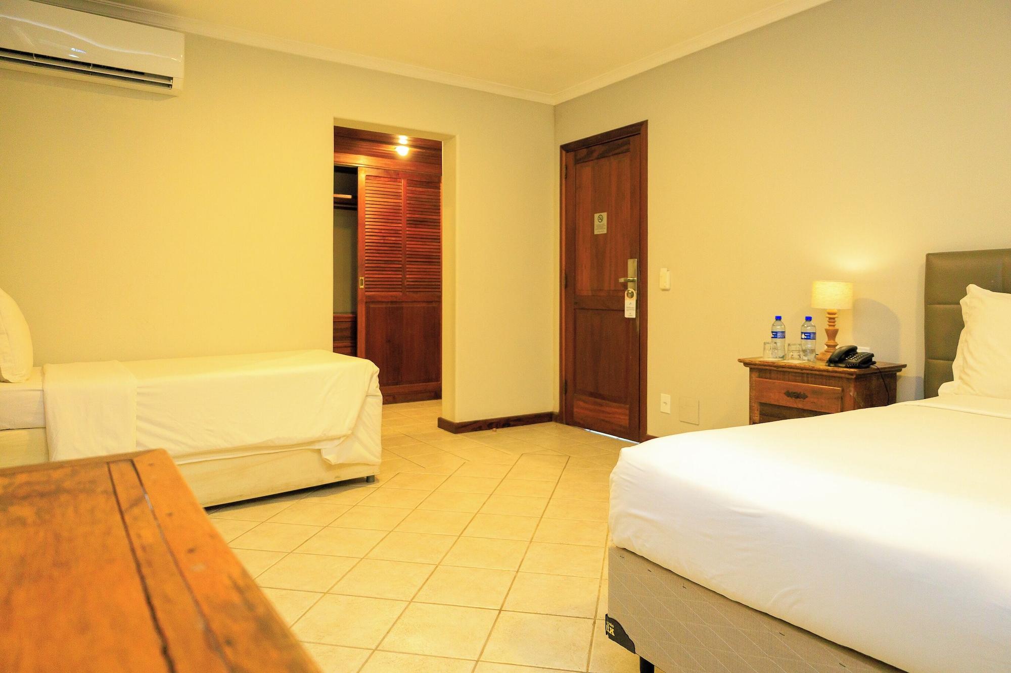 Room, Triple, Double and Twin Beds, Sea Front, Main Building، Vila Angatu Eco Resort and Spa 5/9
